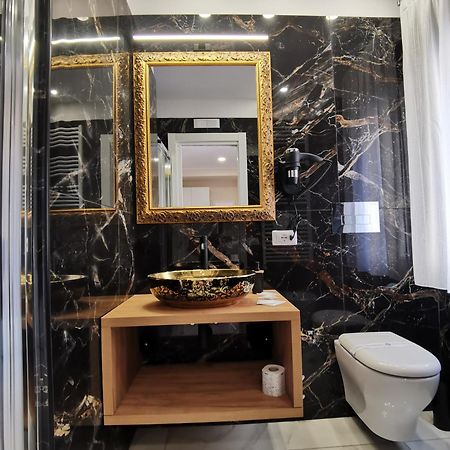 B&B Aida Rooms เชฟาลู ภายนอก รูปภาพ