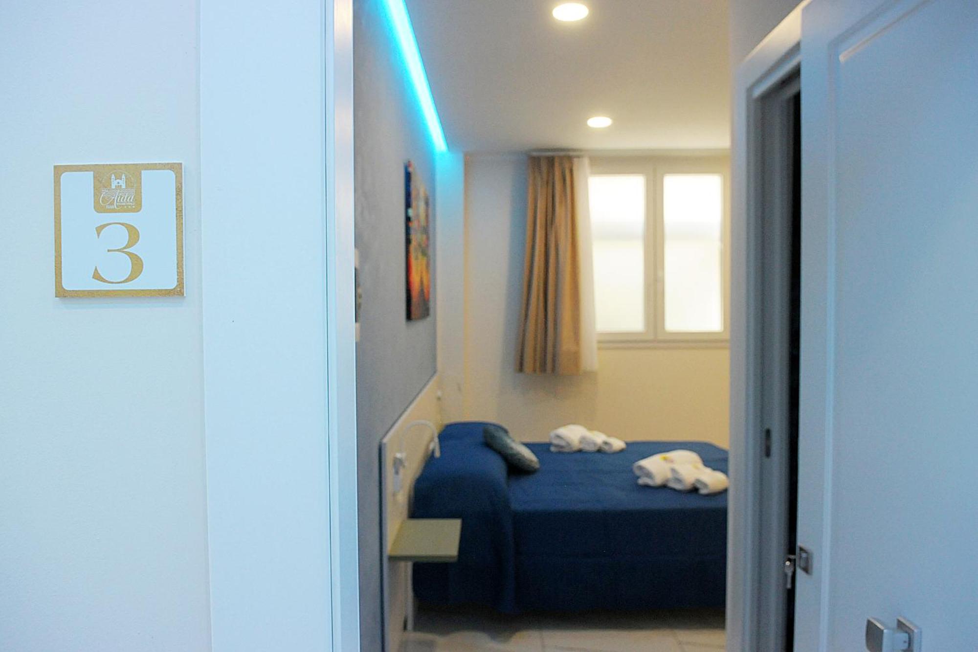 B&B Aida Rooms เชฟาลู ภายนอก รูปภาพ