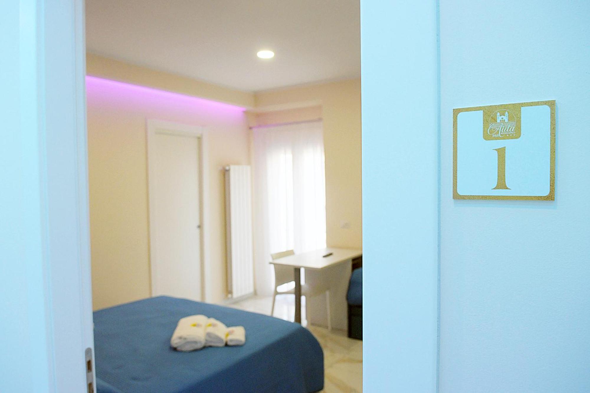 B&B Aida Rooms เชฟาลู ภายนอก รูปภาพ