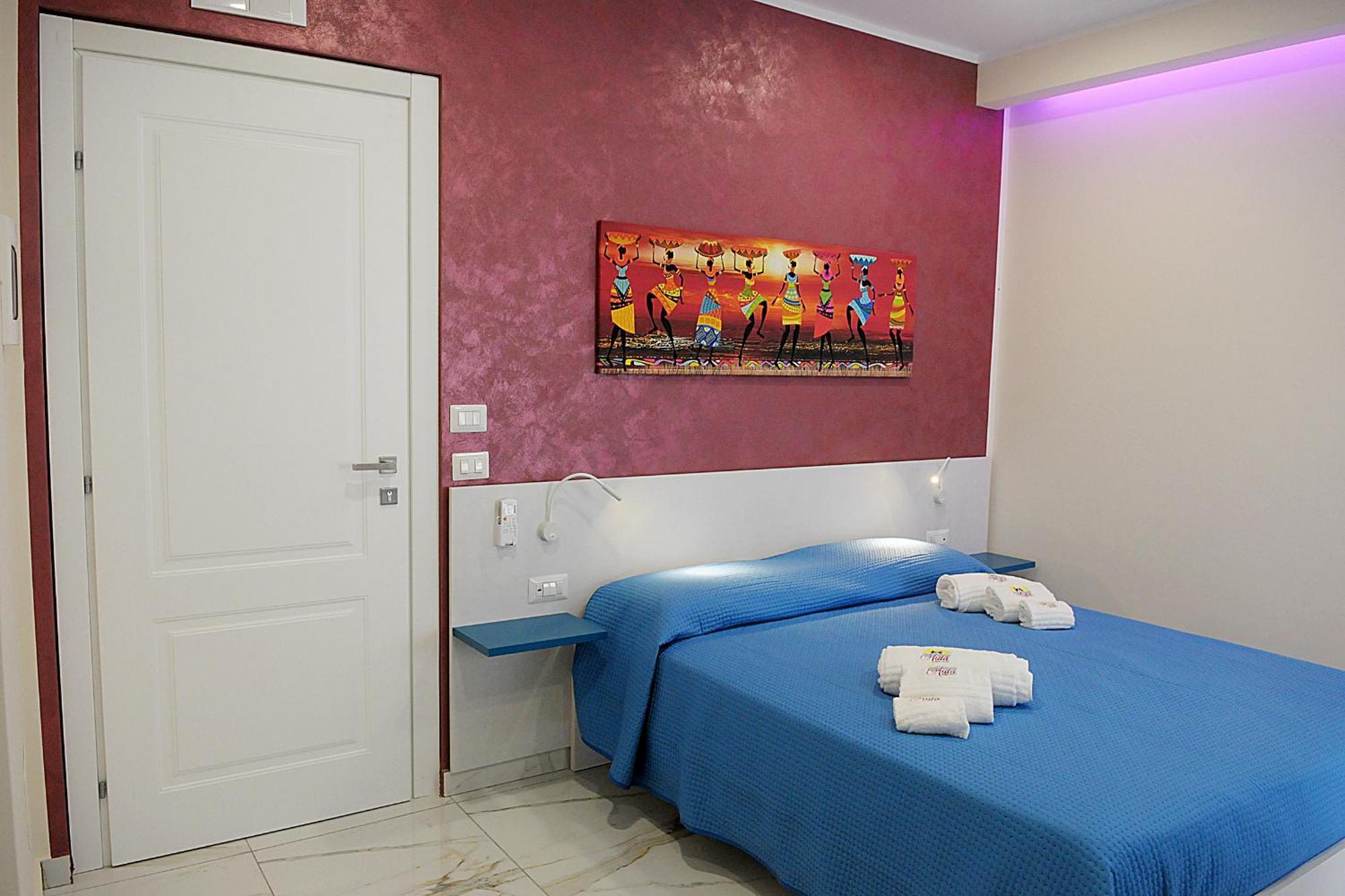 B&B Aida Rooms เชฟาลู ภายนอก รูปภาพ