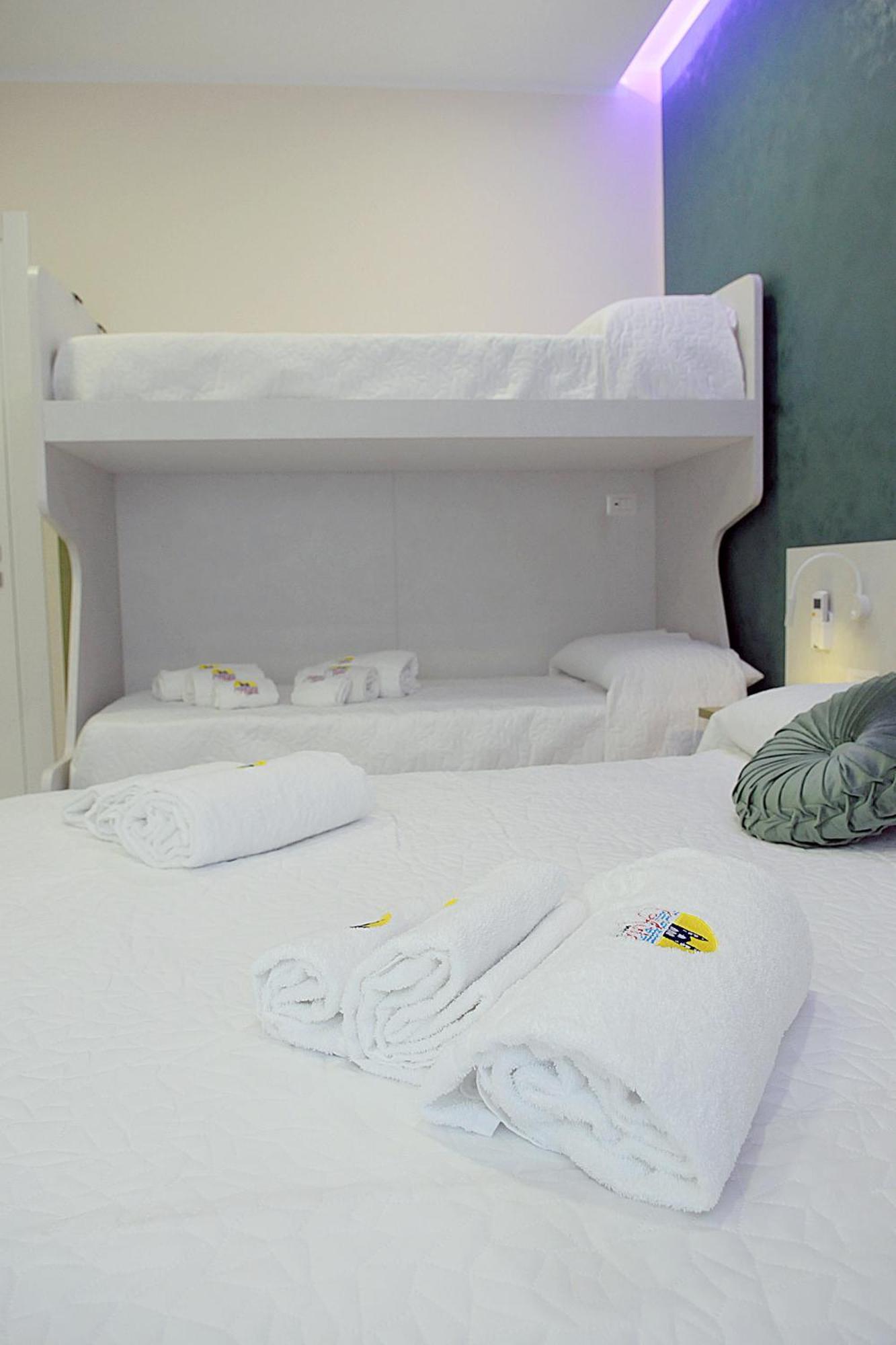 B&B Aida Rooms เชฟาลู ภายนอก รูปภาพ